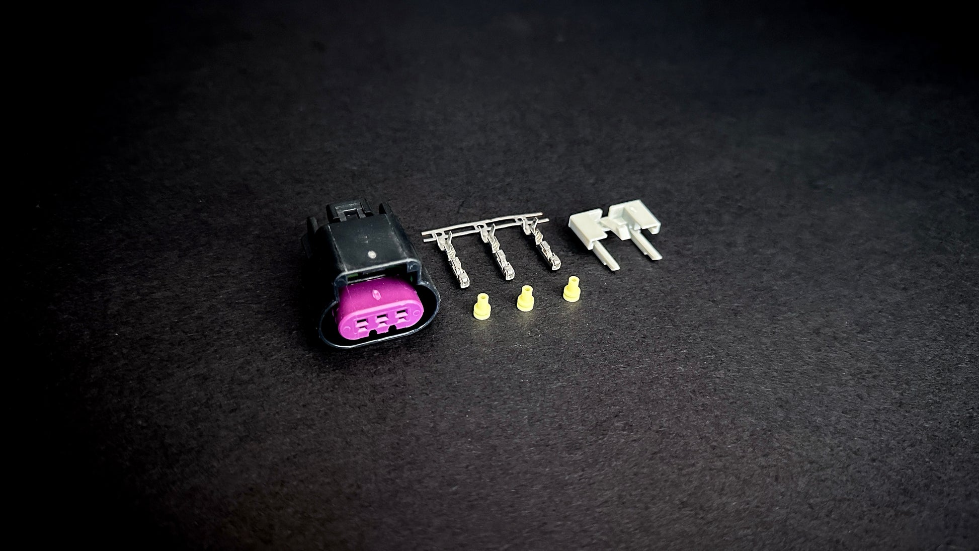 GM Gen 4 LS2 / LS3 Oil Level Sensor Connector – 3-pin genuine connector with pins & seals.