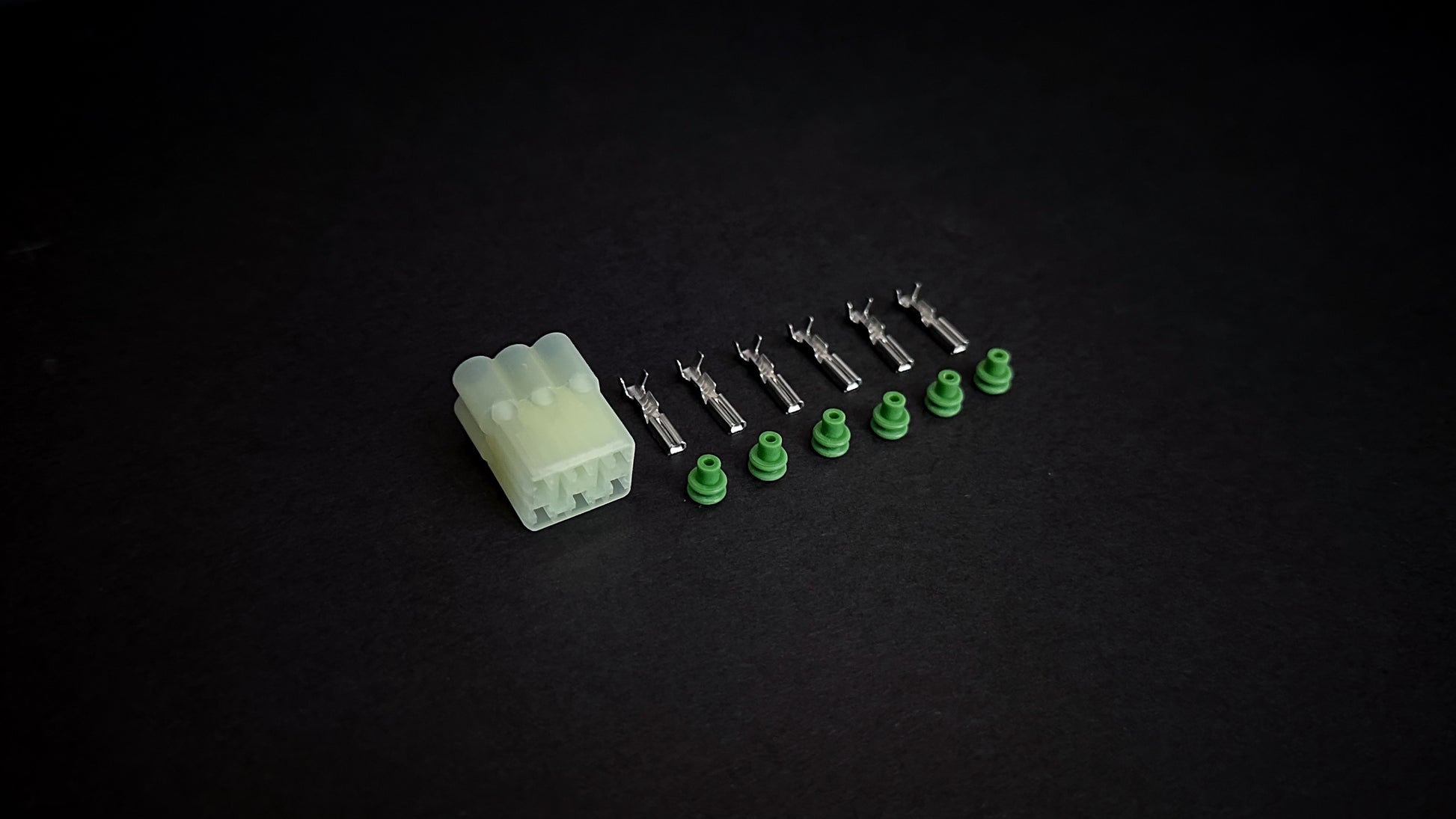 Mazda RX7 FC Series 5 TPS harness connector with pins & seals – genuine style plug for throttle position sensor.